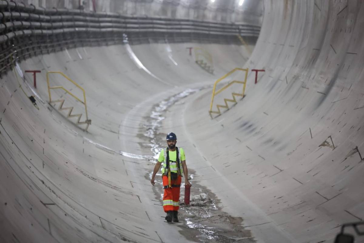 Para viabilizar esses investimentos, a proposta combina receitas próprias do Tesouro, parcerias público-privadas e operações de crédito nacionais e internacionais