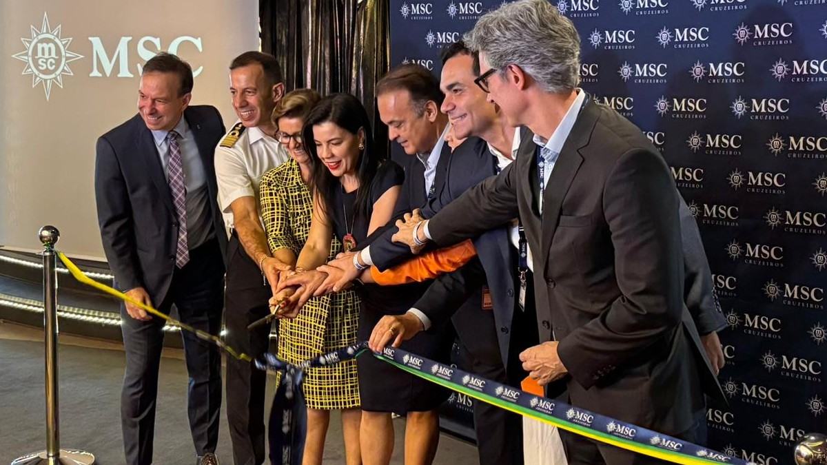 Representantes do turismo e das empresas marítimas em evento no Porto de Santos