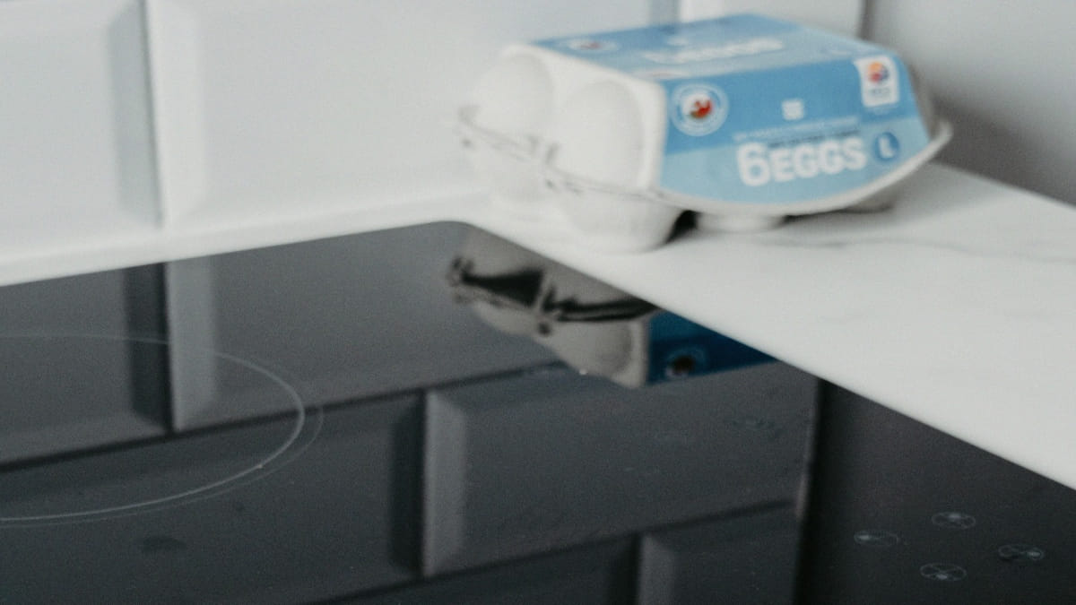 Existem algumas maneiras para deixar o fogão limpo, de forma rápida e prática