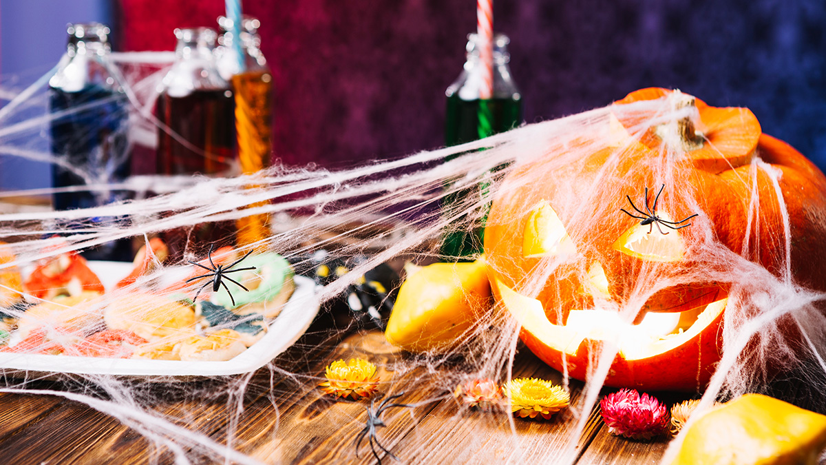 O Halloween está batendo à porta e, mesmo que a data ainda seja recente no calendário brasileiro, ela já conquistou espaço nas festas e encontros entre amigos.