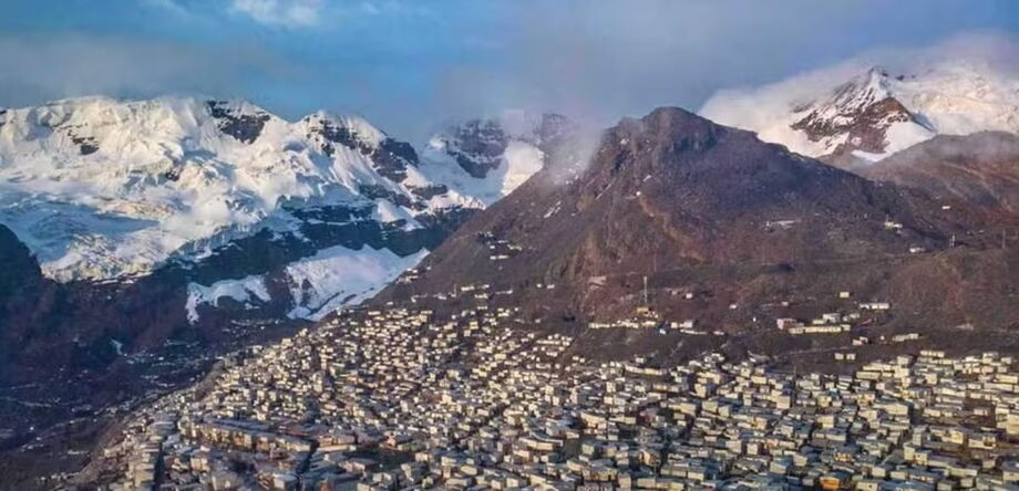 Em La Rinconada, a capacidade de adaptação humana se confronta diariamente com a brutalidade da realidade