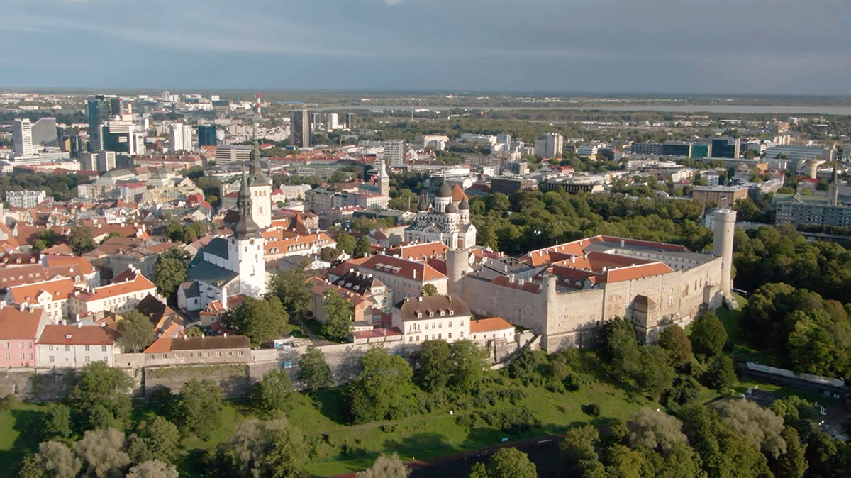 A capital, Tallinn, é um verdadeiro cartão-postal europeu