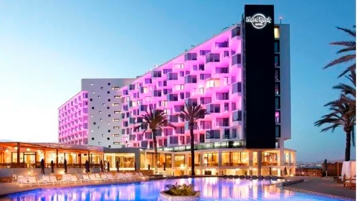 Quem passa pela Avenida Paulista dificilmente não repara naquela construção alta, curva e coberta por pichações no número 949.