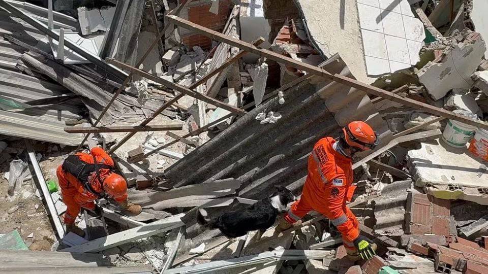 Quatorze viaturas do Samu foram acionadas e seguiram para o local após o chamado de socorro, registrado às 7h42