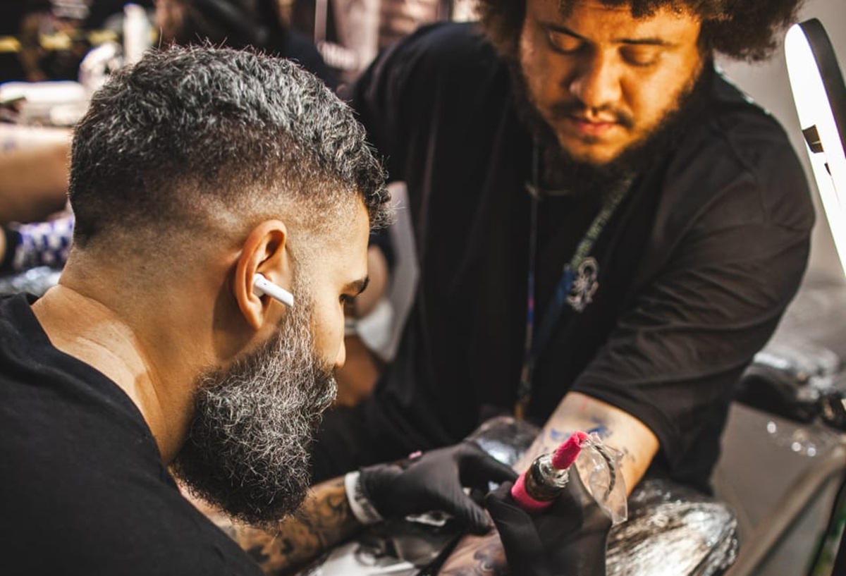 Mais de 300 tatuadores, artistas plásticos e piercers do Brasil e da América Latina marcarão presença no evento