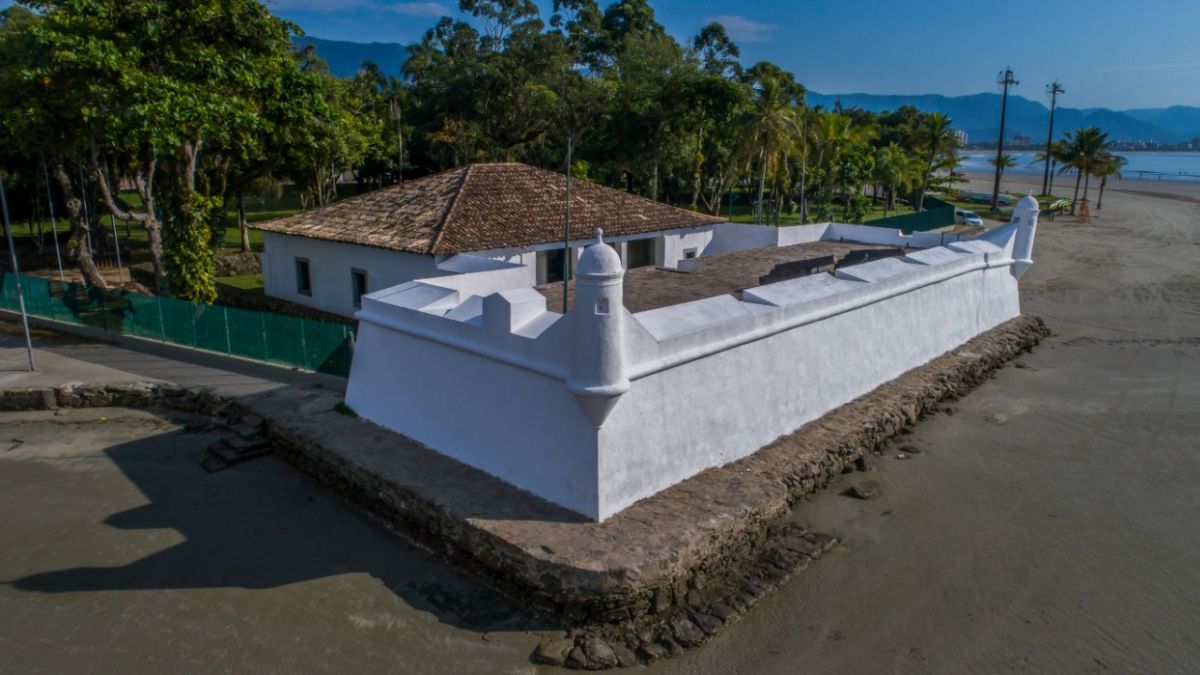 O Forte São João é reconhecido como a primeira fortaleza do Brasil