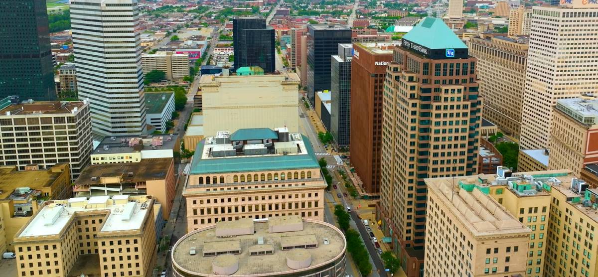 Um exemplo aconteceu na cidade de Cleveland, nos Estados Unidos. A ideia era simples: entrar para a história com o maior lançamento de balões de hélio