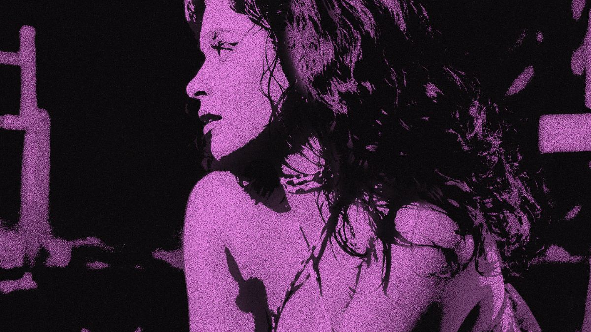 A cantora mescla uma estética pop ousada com referências clássicas dos anos 2000