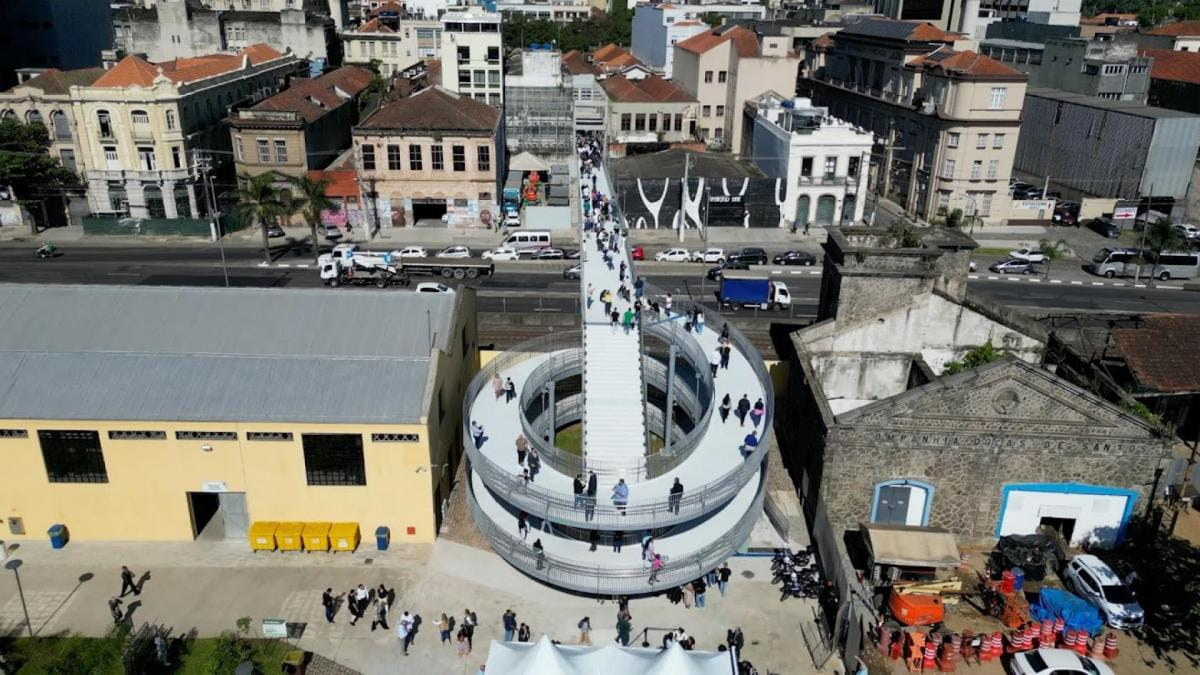 O Parque Valongo foi reconhecido como exemplo de integração entre o porto e a cidade, revitalizando uma área antes degradada e devolvendo-a à população