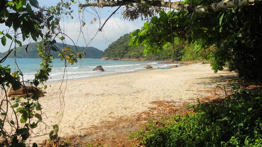 O local não possui comércios, quiosques ou hospedagens, sendo ideal para quem busca tranquilidade