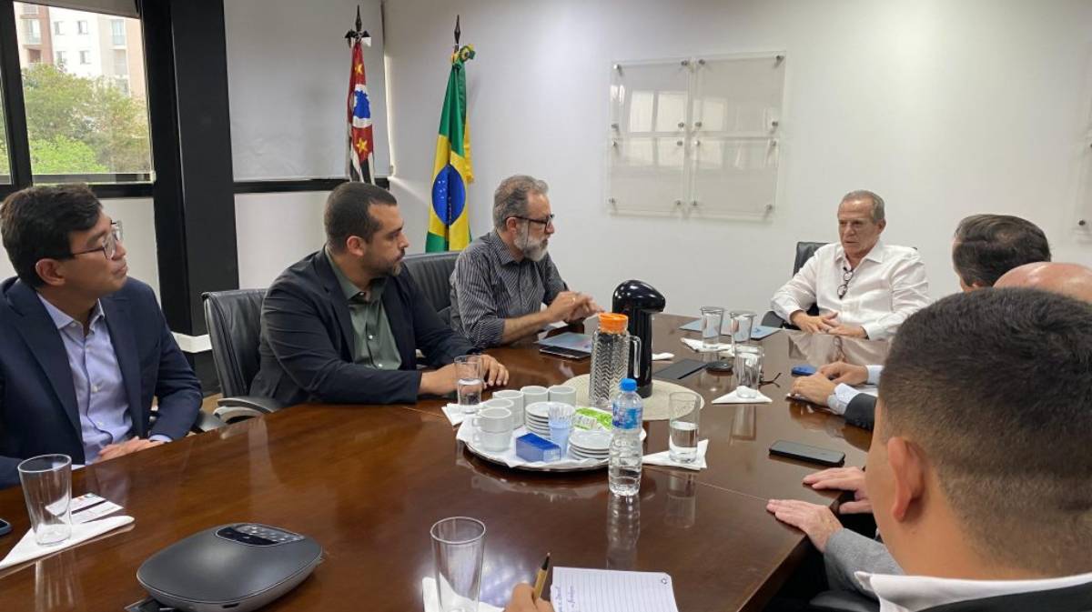 A reunião serviu para o Governo de São Paulo escutar as demandas e preocupações do setor diante dos casos de intoxicação e, ao mesmo tempo, reforçar a atuação contra o comércio irregular de bebidas