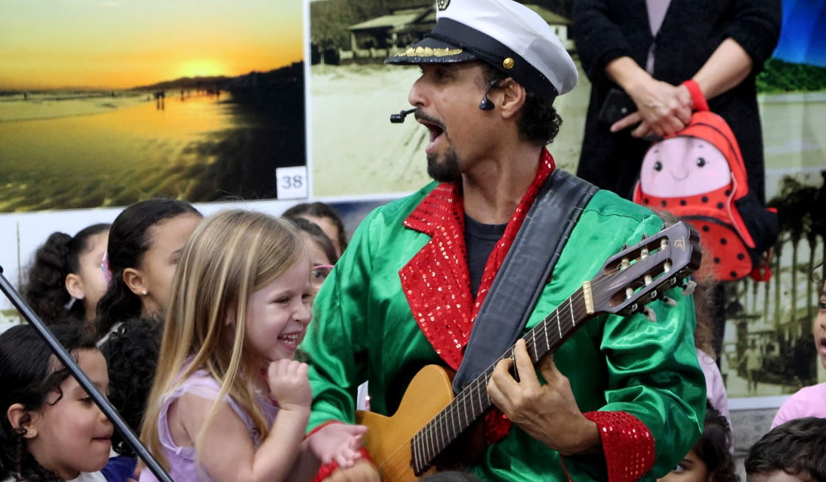 As atividades começam sempre às 14h30 e incluem três espetáculos teatrais, além de jogos, brincadeiras e espaços interativos
