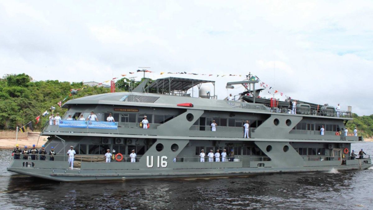 Navio-hospital "Sargento Lima" inicia operações