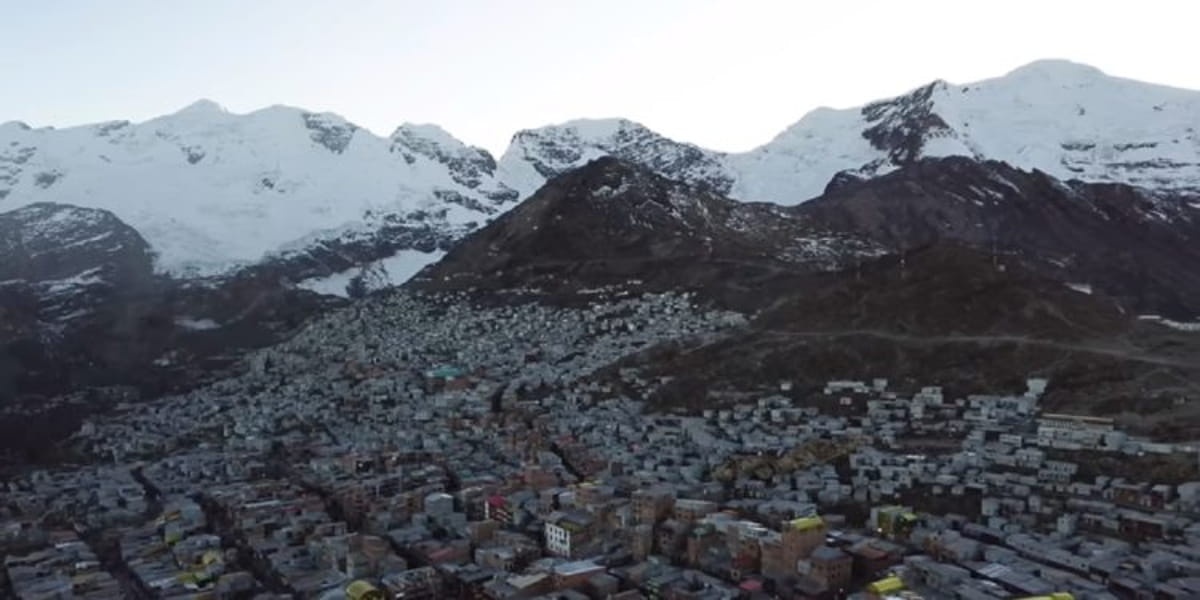 Conhecida como a cidade mais alta do planeta, o local ganhou um apelido ainda mais sombrio: 'a cidade mais infernal do mundo'