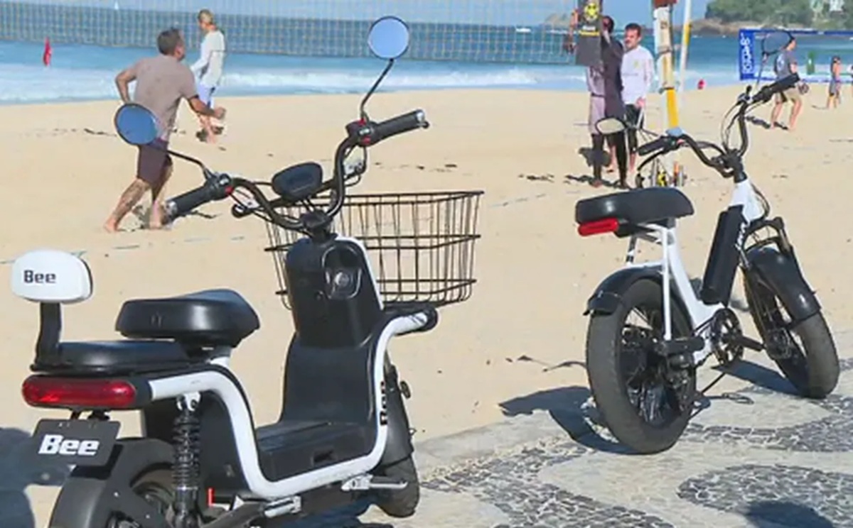 Ciclomotores não podem trafegar em ciclovias, calçadas ou vias de trânsito rápido, nem em rodovias sem acostamento adequado