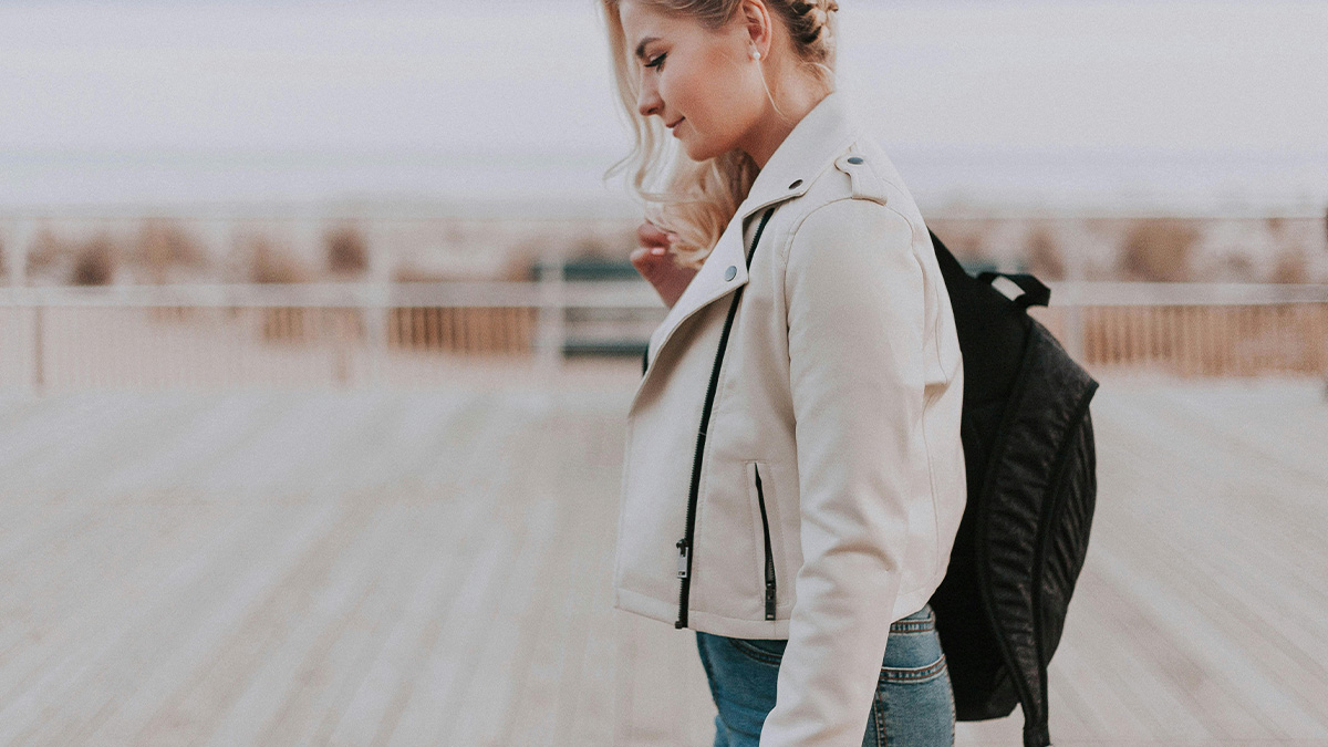 Em climas amenos, a resistência à água e ao vento torna a jaqueta prática