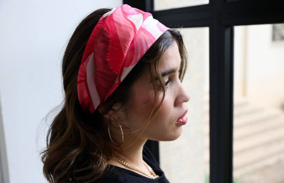 Com design moderno e preços acessíveis, os lenços estarão disponíveis em diferentes tamanhos e poderão ser encontrados em todas as lojas físicas e no e-commerce da marca durante o mês de outubro