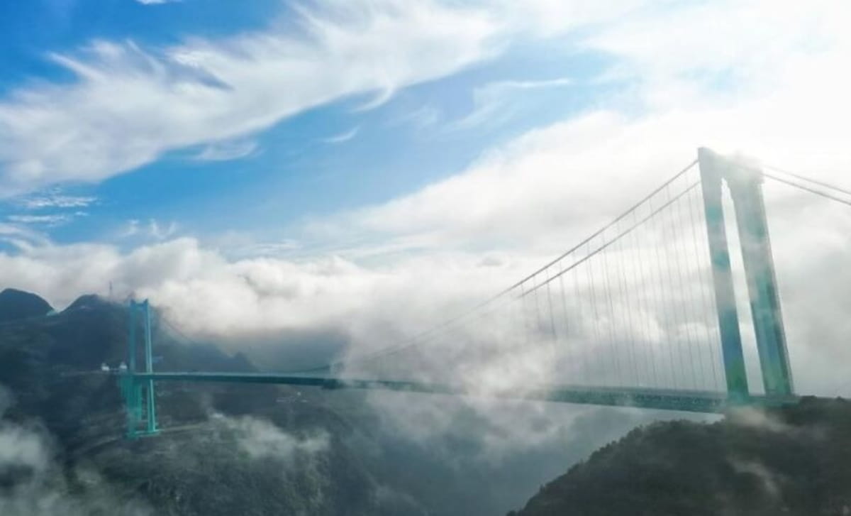 A província de Guizhou é conhecida por sua geografia montanhosa e desafiadora, que durante décadas dificultou o transporte e o crescimento econômico