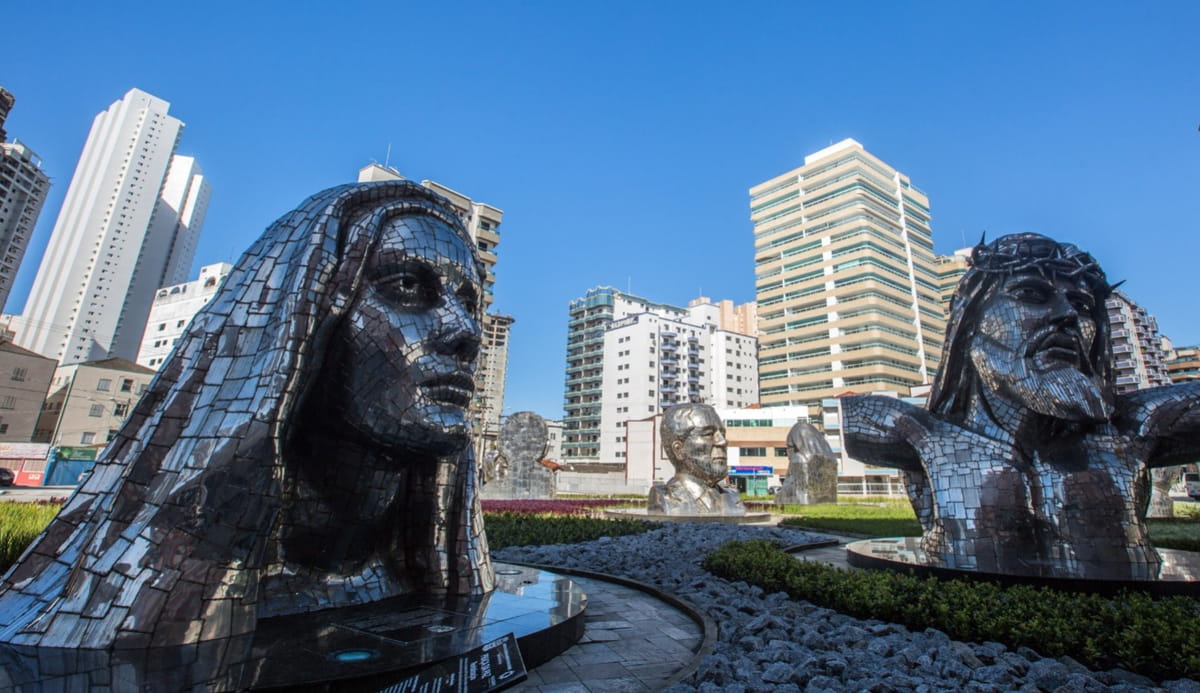 Inaugurada em 2017, a Praça da Paz é um dos principais cartões-postais de Praia Grande