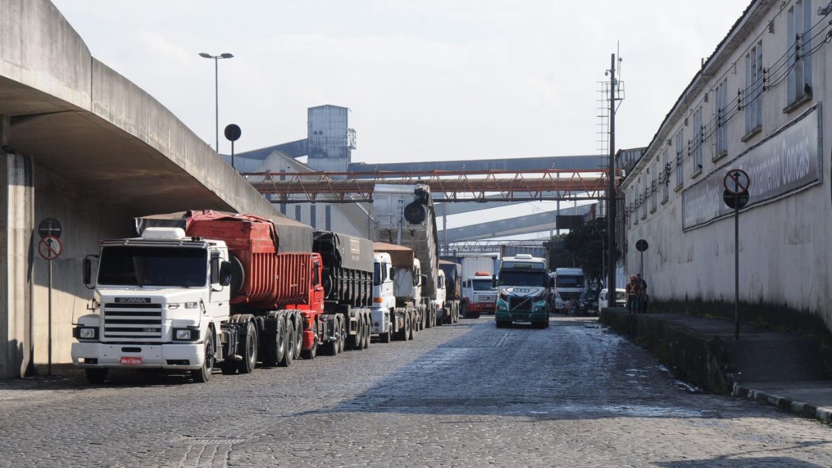 A APS quer construir no mínimo 460 vagas para caminhões