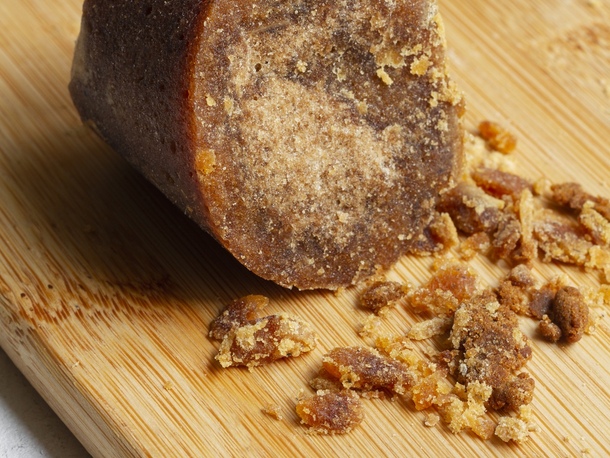 A empresa familiar DaColônia foi fundada por Israel Gomes de Freitas com a produção artesanal de rapaduras e doces de melado