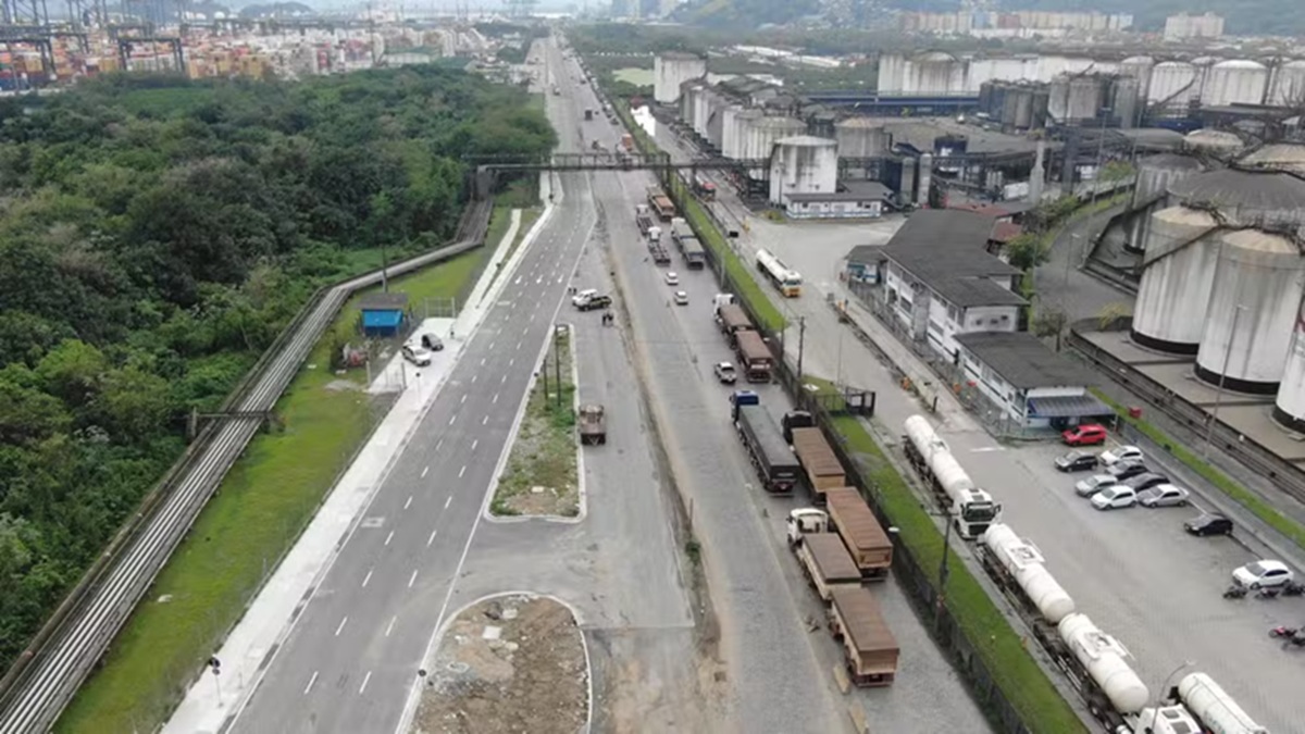 O objetivo é melhorar o fluxo de caminhões e racionalizar o acesso ao maior porto da América Latina