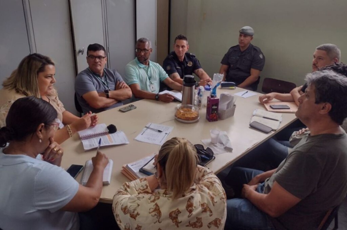 Medida foi discutida em uma reunião realizada nesta terça-feira (14), que contou com a presença de autoridades sanitárias e de segurança pública