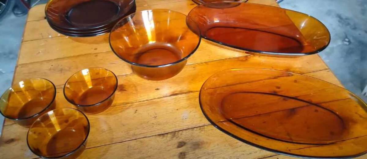 Feitas de vidro temperado, as louças Duralex combinam resistência e presença marcante nas casas brasileiras desde meados do século XX