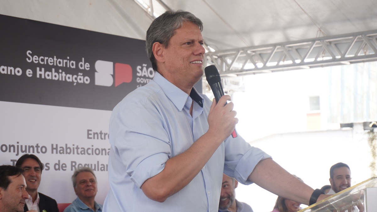 O governador de São Paulo, Tarcísio de Freitas, esteve em Cubatão na manhã desta segunda-feira (20)