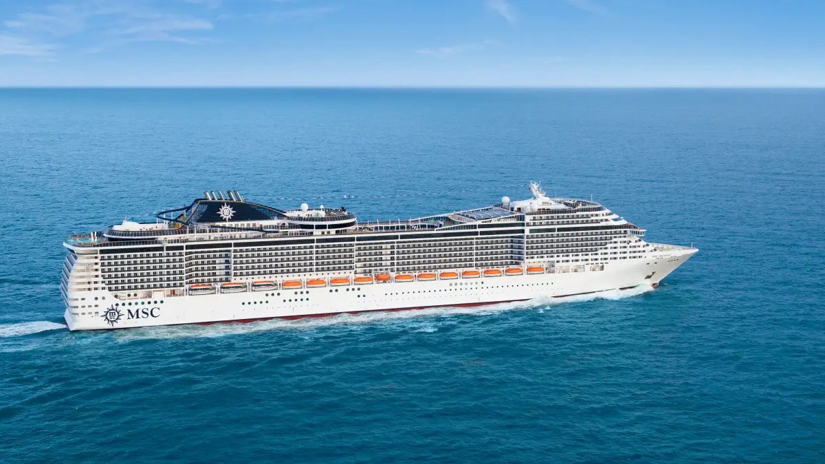 O gigante e imponente MSC Preziosa