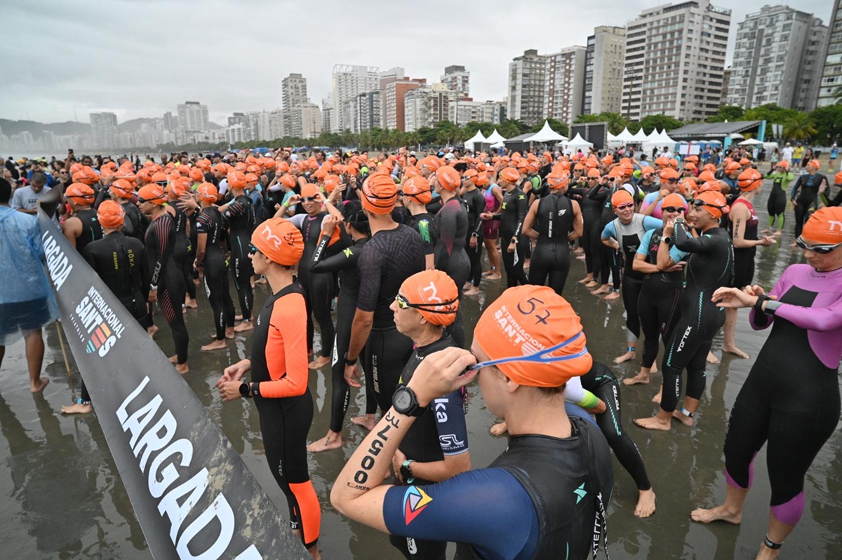 Esporte combina natação, ciclismo e corrida, beneficiando o sistema cardiorrespiratório e ajudando na prevenção de doenças crônicas