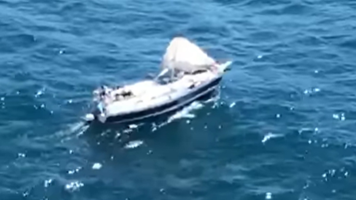 Embarcação foi encontrada e levada para um lugar seguro