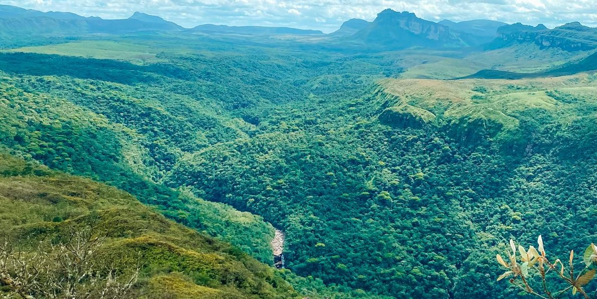 As belas paisagens da trilha mais bonita do Brasil se sobressaem na primavera