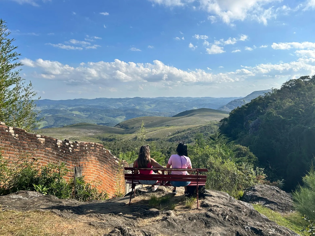 Fundada no início do século XVIII, durante o ciclo do ouro, recebeu esse nome pelas 'novas lavras'