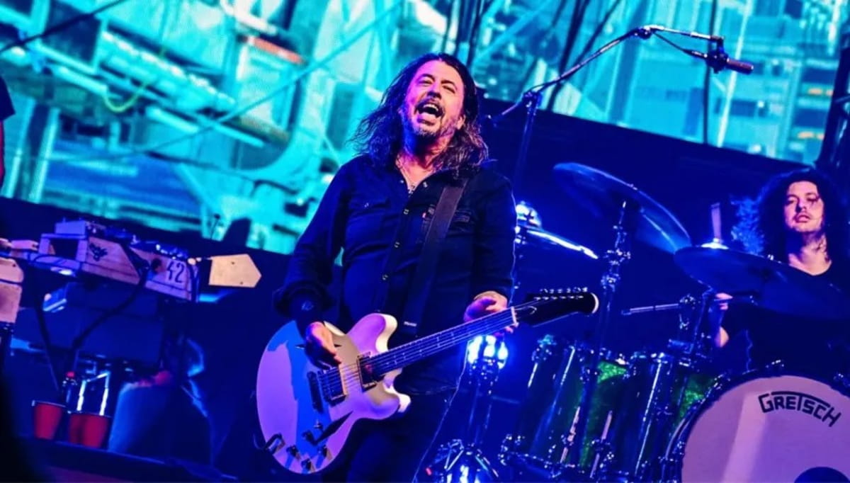 A canção, que mistura soft rock e soul, ficou conhecida por seu arranjo detalhado, harmonias vocais elaboradas e atmosfera suave