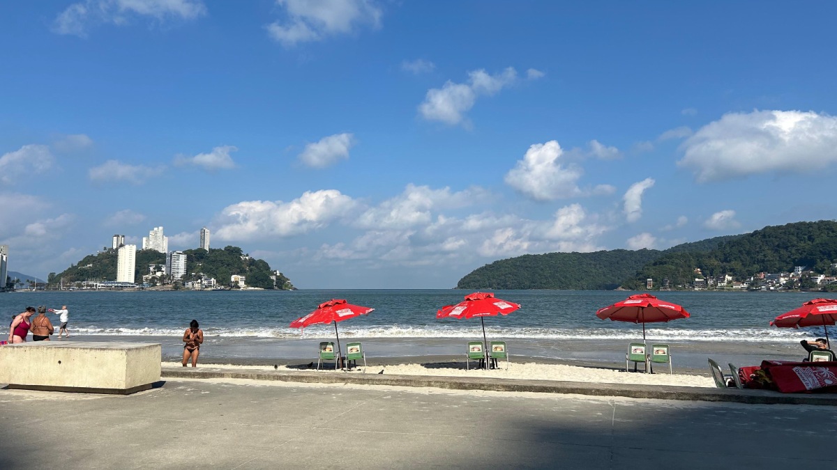 Muitas pessoas evitam levar guarda-sóis próprios por serem pesados, grandes e difíceis de montar