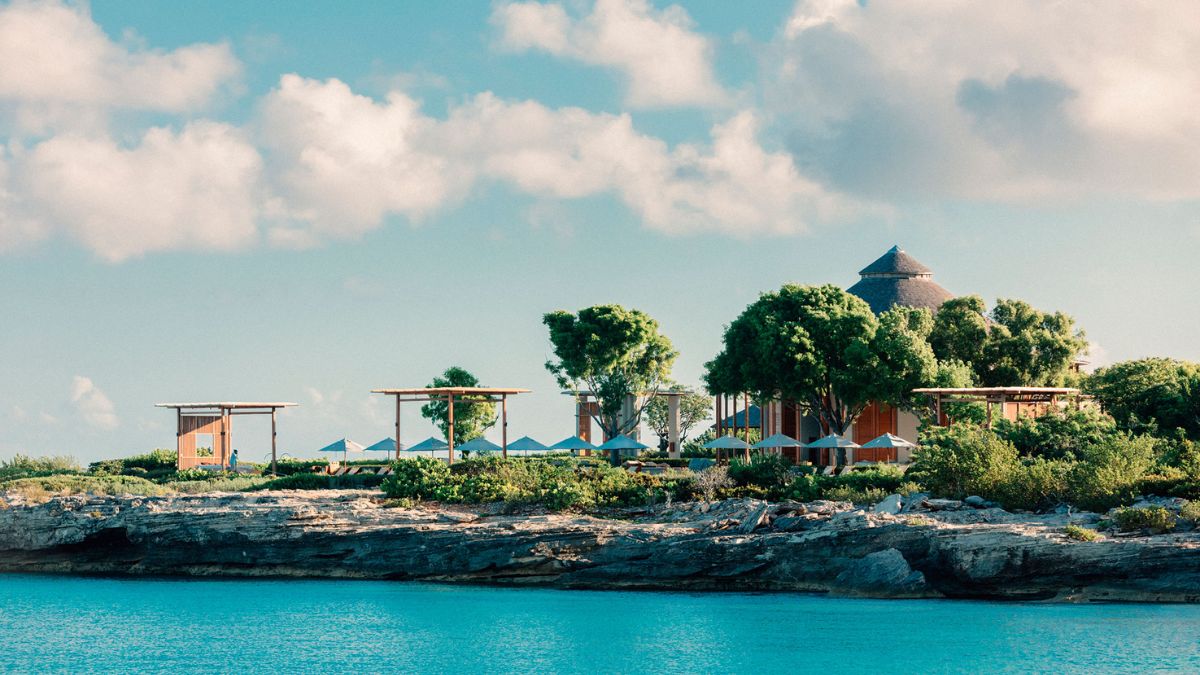 Cenários onde o tempo desacelera e o verão parece não ter fim destinos que elevam o conceito de paraíso