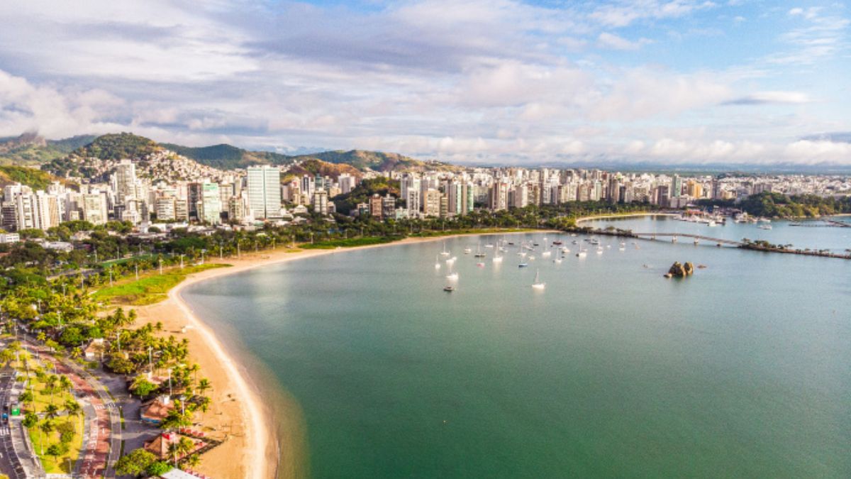 Vitória, a "Ilha do Mel" que conquista pelo equilíbrio entre mar e cidade
