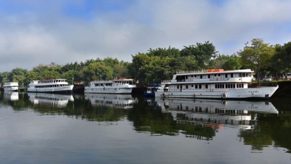Navios de turismo com grande capacidade percorrem um Tietê que parece outro