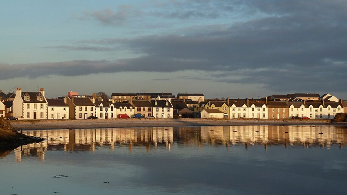 O ChatGPT disse: Cidade de Port Ellen, em Islay a ilha escocesa que une tradição, natureza e a arte de produzir alguns dos uísques mais famosos do mundo