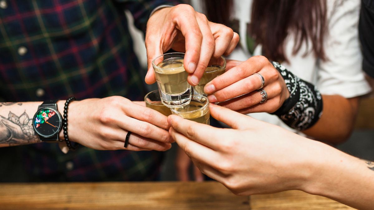 A cachaça surgiu no litoral paulista durante as primeiras décadas da colonização portuguesa