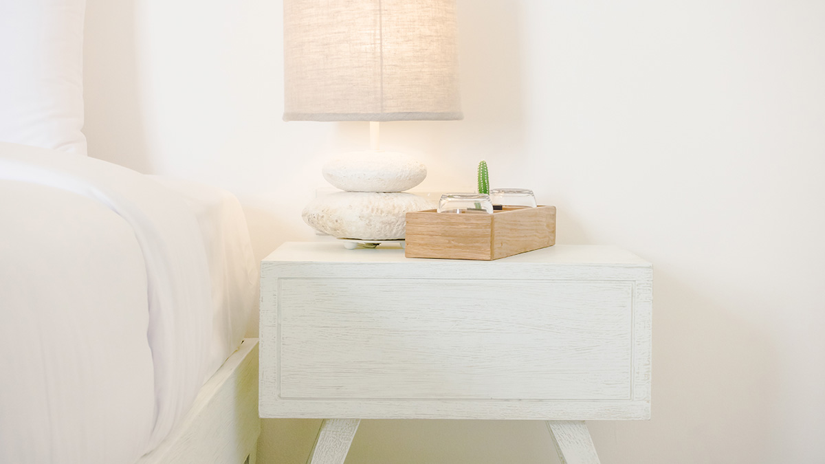 Com quartos cada vez menores e camas cada vez maiores, otimizar espaço virou prioridade.