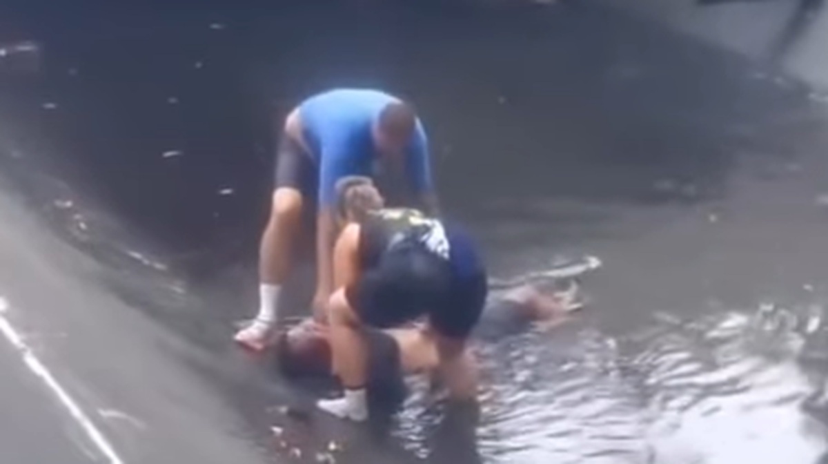 Um homem de aproximadamente 40 anos foi atropelado e arremessado dentro do Canal 3, em Santos