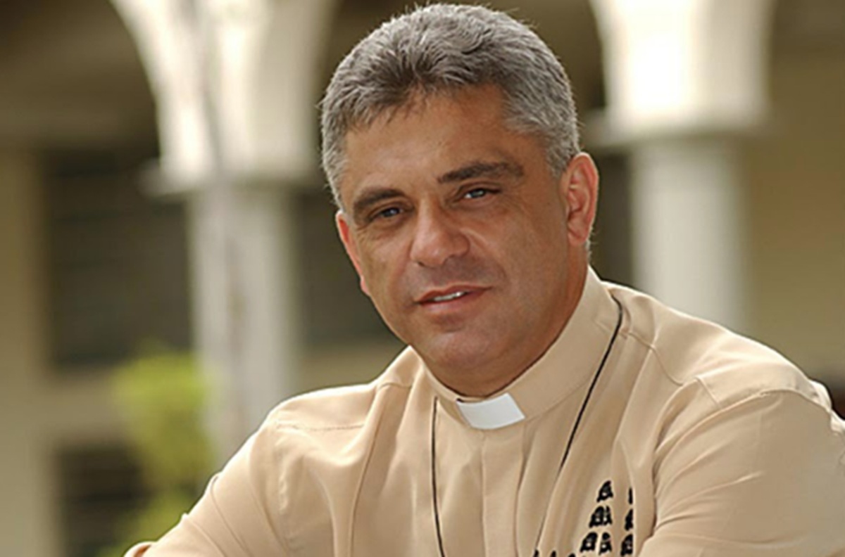 Nascido em 9 de outubro de 1961, em Delfim Moreira (MG), padre Léo ingressou na Renovação Carismática Católica em 1983