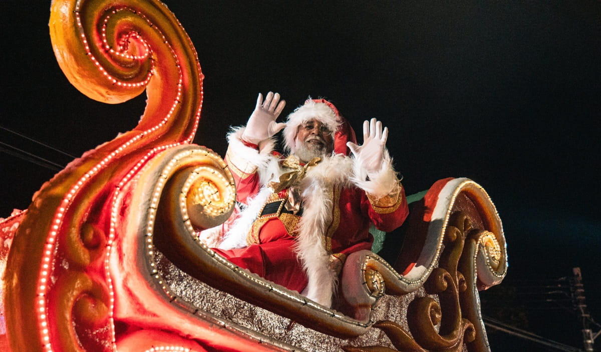 Para fechar a programação em clima festivo, a magia natalina toma conta da orla no dia 20 de dezembro, com a 7ª Parada de Nata