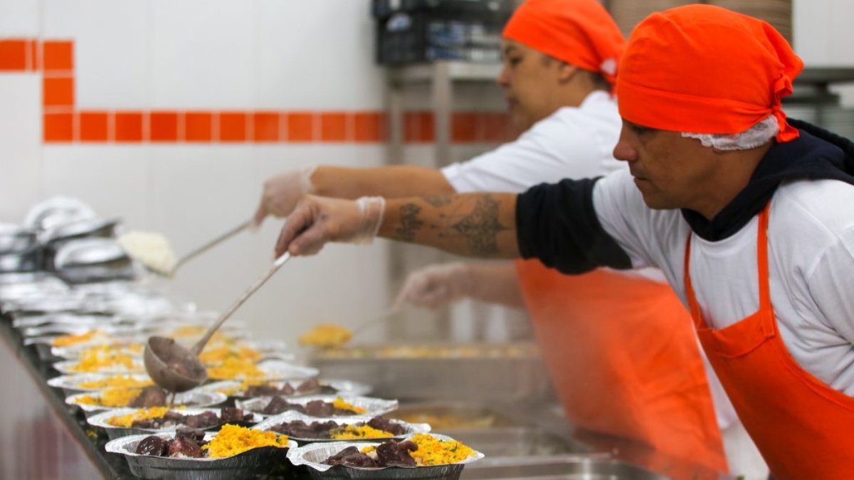 A disputa avalia critérios técnicos, como boas práticas de fabricação, apresentação, sabor, textura, equilíbrio nutricional, inovação e organização na execução