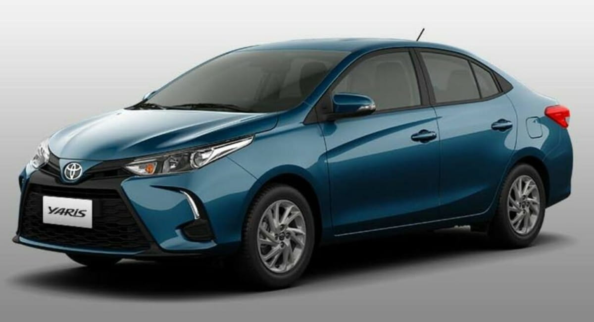 Também merece atenção o Toyota Yaris, modelo que evoluiu nas versões mais recentes e segue como referência em confiabilidade e manutenção em conta