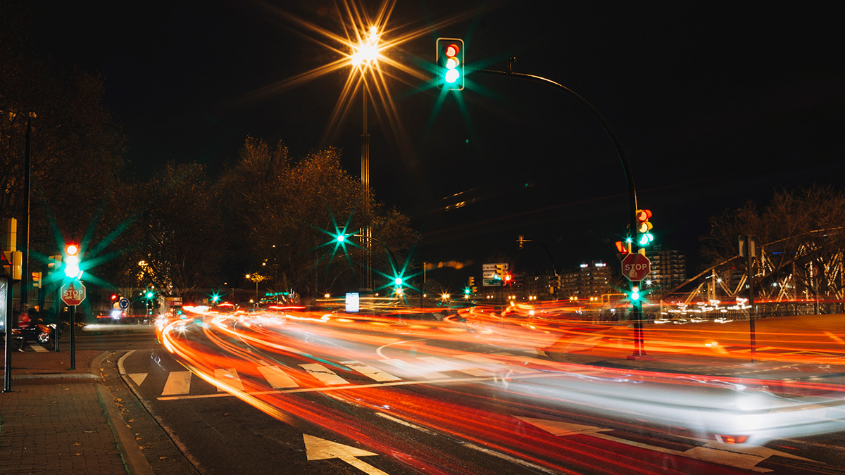 Uma pesquisa da RAC mostra que mais da metade dos motoristas do Reino Unido passou a dirigir menos ou deixou de pegar a estrada após o anoitecer por causa do ofuscamento