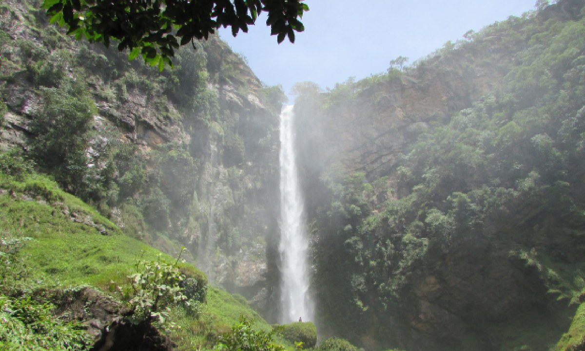 Essa cachoeira possui 168 metros de queda livre.