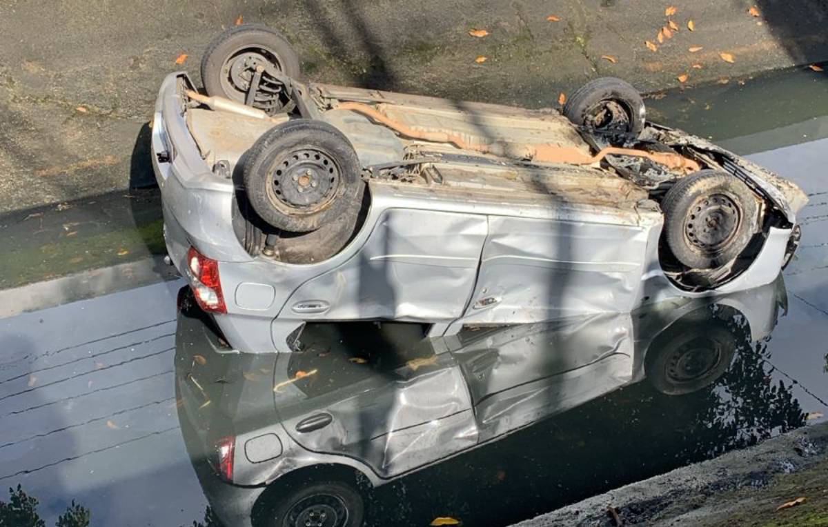 Os agentes do Corpo de Bombeiros seguem guardando o local